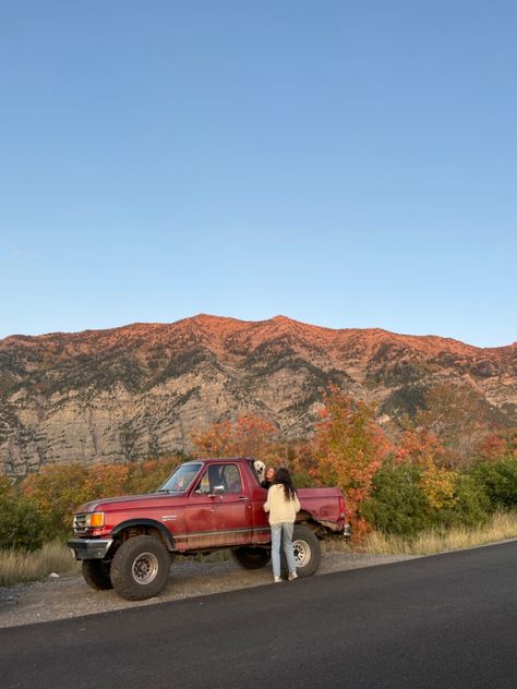 Calling Aesthetic, Out West Aesthetic, Montana Travel Aesthetic, Roadtrip Pictures, Montana Road Trip Aesthetic, Living On A Ranch Country Life, Western Road Trip Aesthetic, Western Truck Aesthetic, Country Aesthetic Truck