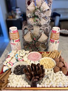 Hot Cocoa Charcuterie Board Ideas, Cocoa Charcuterie Board, Hot Cocoa Charcuterie Board, Hot Cocoa Board, Christmas Dessert Charcuterie Board, Cocoa Board, Christmas Party Friends, Chocolate Charcuterie, Charcuterie Board Diy