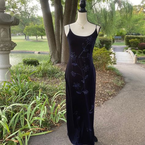 90s Black Velvet Dress, 90s Formal Dress Vintage, 90s Whimsigoth Prom Dress, Velvet Dress Aesthetic, 90’s Prom Dresses, 90s Dresses Formal, 90s Prom Dress Grunge, Velvet Dress 90s, Blue Velvet Prom Dress