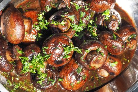 Burgundy Mushrooms, Dinners Ideas, Mushroom Sauce Recipe, Healthy Plant Based Recipes, Button Mushrooms, Lobster Bisque, Potatoes Au Gratin, Holiday Dinners, Mushroom Sauce