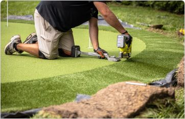 How To Build a Backyard Putting Green Chipping Green Backyard, Backyard Chipping Green, Backyard Golf Ideas, Backyard Putt Putt Golf Diy Ideas, Golf Greens Backyard, Golf Green Backyard Diy, Mini Putt Putt Backyard, Backyard Golf Course, Diy Backyard Putt Putt