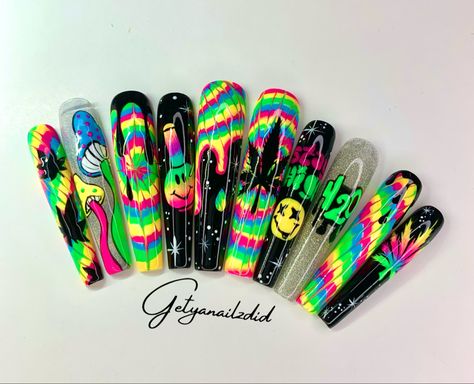 Trippy Nail Designs Acrylic, Black Trippy Nails, Trippy Nail Ideas, Lost Lands Nails, Pot Leaf Nails, Rick And Morty Nails, Punk Nails Grunge, Trippy Nails Acrylic, Shroom Nails