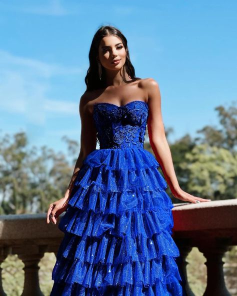 Hairstyles Model, Prom Dress Websites, Neon Prom Dresses, Prom Dress Trends, Easter Dresses For Toddlers, Popular Prom Dresses, Silver Cocktail Dress, Sparkly Prom Dress, Mother Dresses