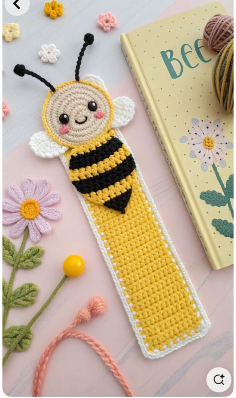 Crochet Bee Bookmark Pattern, Bee Crochet Patterns Free, Crochet Simple Projects, Crochet Bee Pattern Free, Bee Bookmark, Easy Crochet Bookmarks, Crochet Bookmarks Free Patterns, Simple Crochet Pattern, Bee Ideas