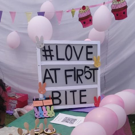 Food Fest Ideas For College, Food Carnival Decoration Ideas, Funfair Stall Ideas, Funfair Stall Decoration Ideas, Cupcake Stall Ideas, Bakery Stall Decoration Ideas, Food Festival Stall Ideas, Carnival Stall Decoration Ideas, Food Stall Ideas For School