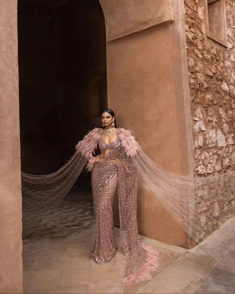 Our All Time Fav 🫶🏽..... take it from us - nothing beats a saree 🤌🏼 A reception must-have with the unique color combination and feather detailing, if you are looking for something off-beat and elegant. NORA - Dusty grey saree with delicate rose gold embroidery of sequins and buggle beads. The feather detailing on pallu and sleeves along with the shoulder cape has our heart. Cosmos: A Cocktail Affair Discover the collection: Online at Roujeofficial.com via link in bio Calcutta | Hyderaba... Unique Saree, Reception Bridal Dress, Feather Scarf, Grey Saree, Indian Wedding Outfit, Shoulder Cape, Fancy Sarees Party Wear, Indian Wedding Reception, Rose Gold Sequin