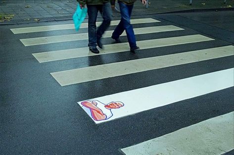 Mr. Clean effectively used its famous mascot and image to promote its business. It appeared on crosswalks in areas with busy foot traffic. The strip that featured Mr. Clean was whitened to stand out from the rest of the crossing strips to display the purpose of the company’s product. This eye-catching advertising clearly conveyed the company’s message. Brilliant marketing!! Agency: GREY, Germany Guerilla Marketing Examples, Guerrilla Advertising, Funny Commercial Ads, Guerrilla Marketing, Clever Advertising, Creative Flooring, Mr Clean, Funny Commercials, Sticker Printing