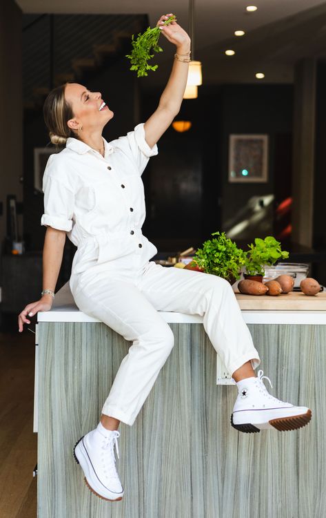 A private celebrity chef shares the No. 1 thing her A-list clients request when they're under the weather Private Chef Aesthetic, Chef Aesthetic, Immunity Smoothie, Chef Photography, Quick Meals To Make, Green Soup, Fresh Turmeric, Celebrity Chef, Under The Weather