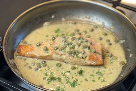 Curry Pan, Butter Caper Sauce, Seared Fish, Caper Sauce, Pan Sauce, Coconut Curry, Chicken Dishes Recipes, Just Cooking, Creamy Sauce