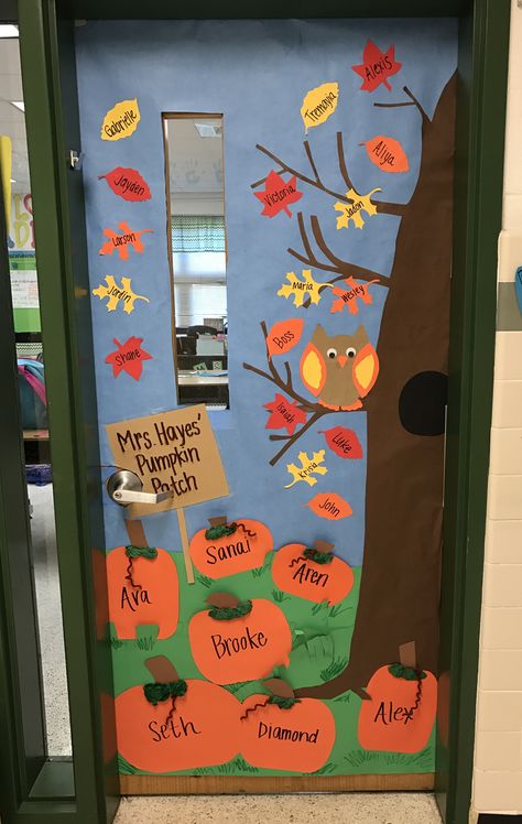 Leaf Classroom Door Ideas, Fall Decorated Classroom Doors, Fall Themed Door Decorations Classroom, Fall Classroom Door Ideas Kindergarten, Fall Themed School Doors, Fall Classroom Door Ideas September, Harvest Classroom Door, Fall Classroom Window Ideas, Pumpkin Classroom Door Ideas