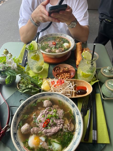 Food Date, Big Snacks, Viet Food, Vietnam Food, Thailand Food, Always Hungry, Good Eat, Looks Yummy, Asian Food