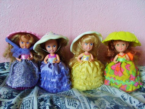 I remember these little dolls. I had them, and they smelled like cupcakes. Cupcake Dolls, 90s Memories, 90s Toys, 90s Cartoons, 90s Childhood, Doll Cake, Oldies But Goodies, Childhood Toys, 90s Kids