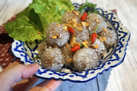 Pol Sambol Recipe, Thai Tapioca Dessert, Tapioca Pearls Savory, Cambodian Egg Rolls Recipe, Har Gow Recipe Dim Sum, Thai Street Food Recipes, Yummy Vegetable Recipes, Green Lettuce, Laos Food