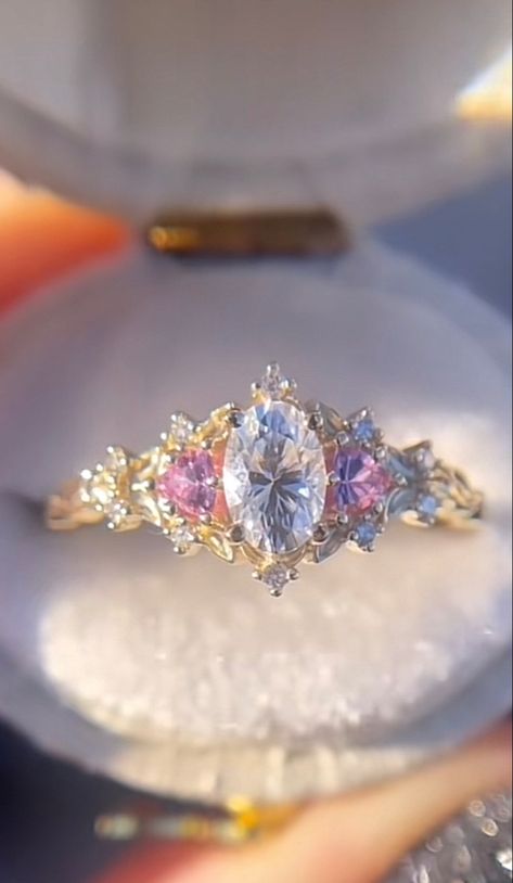 Barbie Engagement Ring, Colorful Wedding Rings, Fairy Engagement Ring, Quinceanera Jewelry, Ethereal Jewelry, Pretty Engagement Rings, Pretty Jewelry Necklaces, Cute Engagement Rings, Future Engagement Rings