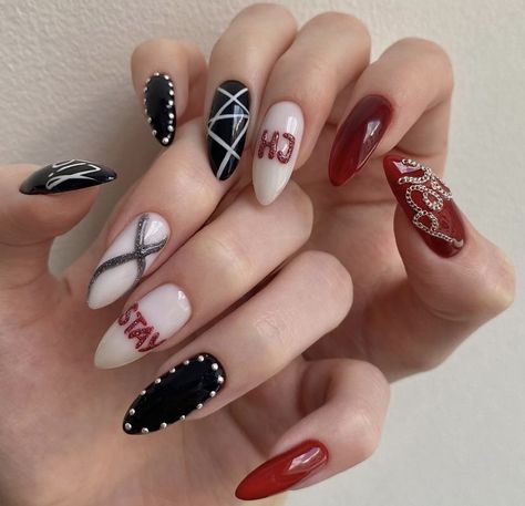 Kpop Nails Designs Skz, Ate Nails Skz, K Pop Nails Skz, Stray Kids Manicure, Straykids Ate Nails, Lovejoy Nails, Straykids Nails Designs, Uñas Stray Kids, Stray Kids Makeup