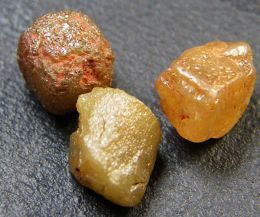 Identifying Raw And Rough Gemstones | Precious Gems From Antiquity: Diamonds, Amber, Opals Raw Gemstones Rocks, Purple World, Rare Diamonds, Rough Gems, Chocolate Diamonds, Pretty Rocks, Mineral Stone, Minerals And Gemstones, Rocks And Gems