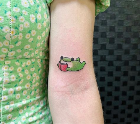 Frog Tattoo, Funky Tattoos, Frog Tattoos, Be Serious, Cute Little Tattoos, Cute Tiny Tattoos, Tattoo Style Drawings, Matching Tattoo, Funny Tattoos