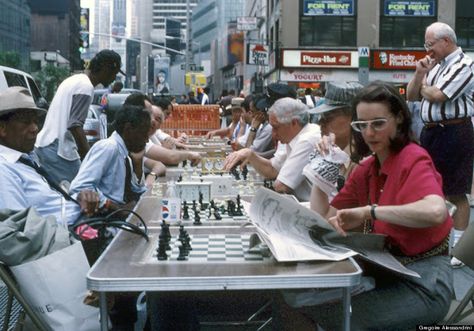 These Photos Of '90s New York Will Make You Feel Old | HuffPost Nyc In The 90s, Nyc 90s Aesthetic, Living In New York City Aesthetic, 1980s Nyc, Nyc People, Nyc 90s, Tribeca Nyc, Nyc Office, Film Student