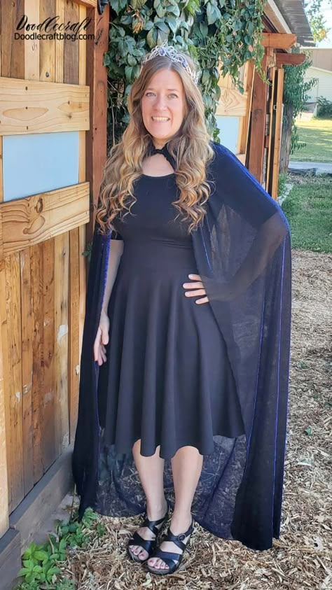 Ren Faire Cloak Pattern, How To Make Capes, Diy No Sew Cloak, Easy Cloak Diy, Make A Cape Diy, Diy Cloak Pattern How To Make, Simple Cape Diy, Cape Ideas For Women, Witches Cape Diy