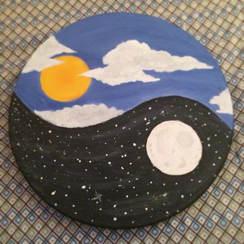 Space Art Inspiration, Sun And Moon Simple Painting, Easy Moon Painting Ideas On Canvas, Sun Moon Painting Easy, Moon And Sun Painting Easy, Painting Ideas Moon And Sun, Circle Box Painting Ideas, Ying Yang Painting Ideas, Ying And Yang Painting