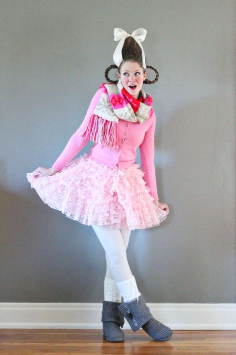 Whoville Costume Inspiration from How the Grinch Stole Christmas with a link to the hair and Who From Whoville Costume, Diy Whoville Costumes, Grinch Play, Whoville Christmas Party, Whoville Party, Whoville Costumes, Cindy Lou Who Costume, Grinch Halloween, Seussical Costumes