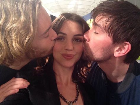 Toby Regbo, Adelaide Kane and Torrance Coombs. Reign Bash And Mary, Reign Bash, Reign Serie, Reign Cast, Dear Karma, Torrance Coombs, Reign Tv Show, Reign Mary, Toby Regbo