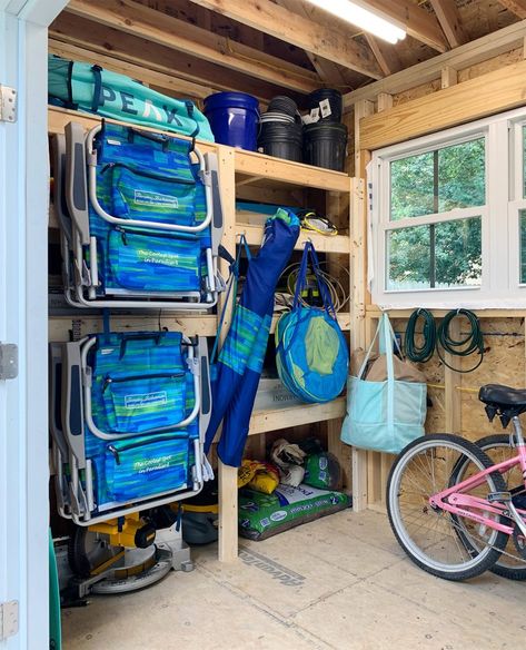 Beach Stuff Organization, Dock Storage Ideas Lake Houses, Beach Storage Garage, Beach Shed Ideas, Outdoor Beach House Decor, Beach House Deck Ideas, Beach House Yard Ideas, Beach Storage Ideas, Lake Shed Organization