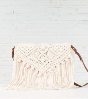 Τσάντες Louis Vuitton, Macrame Tas, Boho Wedding Accessories, Pola Macrame, Fringe Clutch, Macrame Purse, Sac Diy, Crochet Purse, Macrame Patterns Tutorials