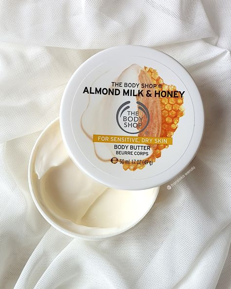 The Body Shop Almond Milk And Honey, Honey Body Care, The Body Shop Aesthetic, Body Butter Photography, Body Butter Aesthetic, The Body Shop Body Butter, Almond Body Butter, Aluminium Packaging, Honey Body Butter