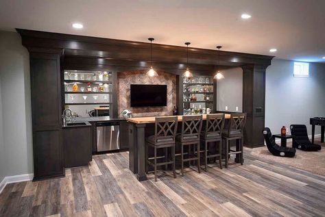 Basement Rec Room Ideas With Bar, Basement Sports Bar Ideas, Bar In House Ideas, King Aurther, Finished Basement Bars, Basement Sports Bar, Modern Basement Bar, Room With Bar, Home Theater Basement