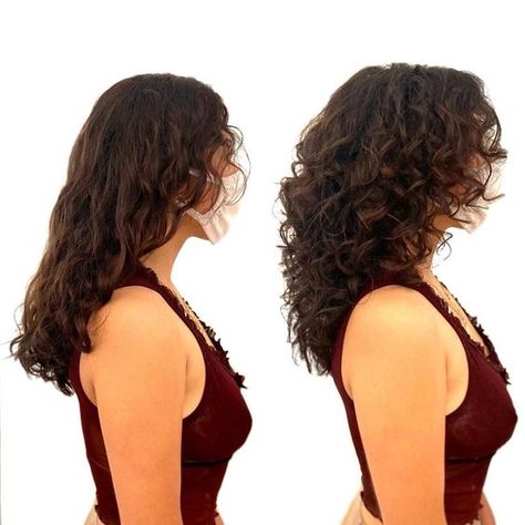 Natural Curly Hair Cuts, Wolfcut Hair Long, Layered Curly Hair, Curly Hair Drawing, Long Wolfcut Haircut, Curly Hair Updo, Bangs Curly, Wolfcut Haircut, Long Wolfcut