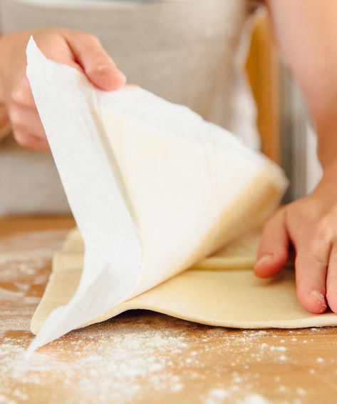 How To Bake Store-Bought Frozen Puff Pastry — Cooking Lessons from The Kitchn Quiche Appetizers, Stuff Cabbage, Peach Puff Pastry, Spinach Puff Pastry, Pastry Puff, Baking Store, Brunch Appetizers, Brie Puff Pastry, Puff Pastry Desserts