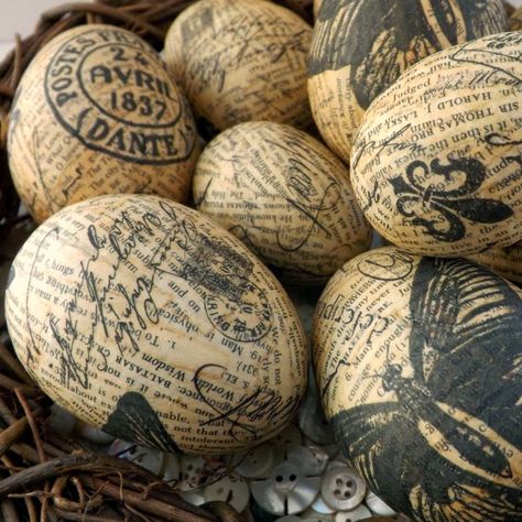 #Upcycle plastic #Easter eggs into these stunning decoupage treasures using just white glue, napkins and old book pages! Easter Egg Decoupage, Unique Easter Eggs, Decoupage Tutorial, Decorated Eggs, Napkin Decoupage, Book Page Crafts, Plastic Easter Eggs, Easter Eggs Diy, Plastic Eggs