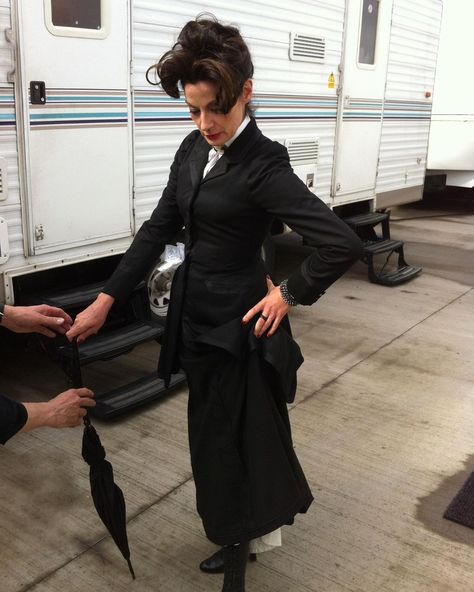 Michelle Gomez Updates on Twitter: "''Candid-finery. (Reaching back further in the newly found archives)'' New behind the scenes photo of Michelle as Missy filming Doctor Who Series 8 in 2014 New 📸 rtalalay via IG https://t.co/8DWwu8h9Vf" / Twitter Doctor Who Halloween, Doctor Who Birthday, Doctor Who Outfits, Michelle Gomez, I Am The Doctor, Wibbly Wobbly Timey Wimey Stuff, Torchwood, Scene Photo, Pose Reference Photo