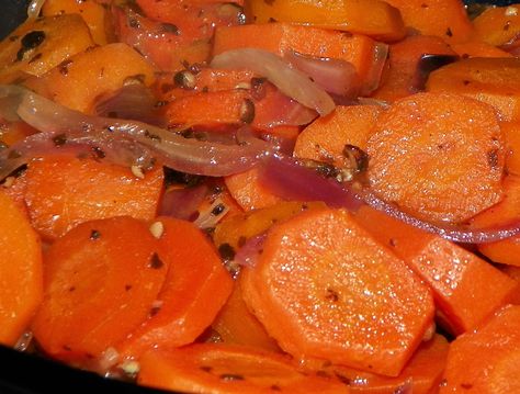 Forevermama's Sautéed Carrots With Red Onions Carrot And Onion Recipes, Carrots And Onions Recipe, Carrots And Onions Side Dish, Carrot Dishes, Red Onion Recipes, Sauteed Carrots, Pescatarian Recipes, Crowd Pleasing Recipes, Cooked Carrots