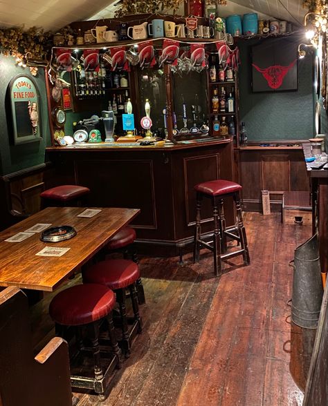 English Pub Decor Ideas, Pub Interior Ideas Rustic Industrial, Micro Pub Interior, Irish Home Bar, Small Pub Ideas, Irish Pub Man Cave, Old Pub Interior, Home Tavern Ideas, Small Pub Interior