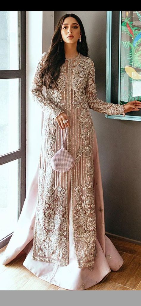 Trending Pakistani Outfits For Wedding, Walima Formal Dresses, Bridal Dress Designs Pakistani, Pakistani Latest Dresses Style 2023, Pakistan Wedding Guest Outfit, Pak Wedding Dresses, Pakistani Floor Length Dress, Pakistani Formal Dresses Party Wear Color Combinations, Pakistan Party Wear Dresses