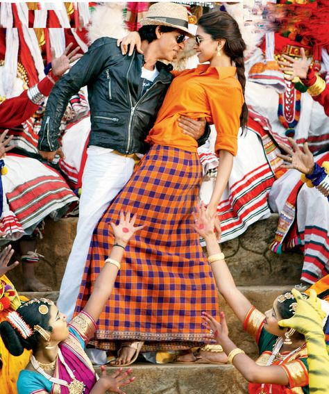 Deepika Padukone and Shahrukh Khan in 'Chennai Express' Srk Deepika Chennai Express, Tumblr, Chennai Express Deepika Padukone Outfits, Deepika Padukone Movie Outfits, Deepika Chennai Express Look, Chennai Express Outfits, Bollywood Theme Party Outfit For Couples, Indian Cinema Theme Outfit, Bollywood Characters Theme Party