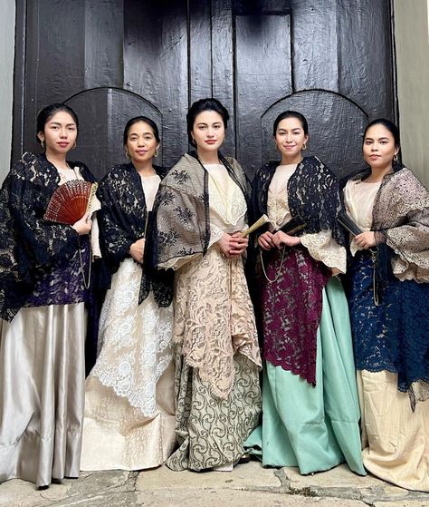 Traditional Ilocano Clothing, Filipiana Dress Traditional, Philipino Traditional Clothing, Filipiñana Dress Traditional, Filipino Clothing Traditional, Filipino Culture Traditional Dresses, Maria Clara Noli Me Tangere, Maria Clara Costume, Maria Clara Outfit