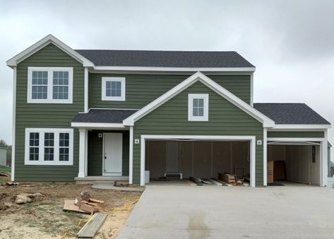 certainteed — PROJECTS — American Classic Roofing & Building Supply Vinyl Siding Color Schemes, Vinyl Siding Ideas Exterior, Green House Siding, Green Vinyl Siding, Certainteed Vinyl Siding, Certainteed Siding, Vinyl Siding House, Vinyl Siding Colors, Green Siding