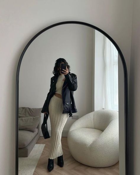 Satin Skirt Outfit, Aesthetic Overalls Outfit, Classy Fall Outfits, Fashion Travel Outfit, Dinner Outfit, Next Clothes, Dinner Outfits, All Black Outfit, Rainy Day Outfit