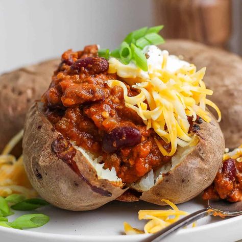 Chili Baked Potato Chili Over Baked Potato, Chilli Baked Potato Recipes, Chili Over Potatoes, Chili Loaded Baked Potato, Chili Stuffed Baked Potatoes, Chili And Baked Potato, Baked Potatoes With Chili, Chili Cheese Potatoes, Chili Cheese Baked Potato