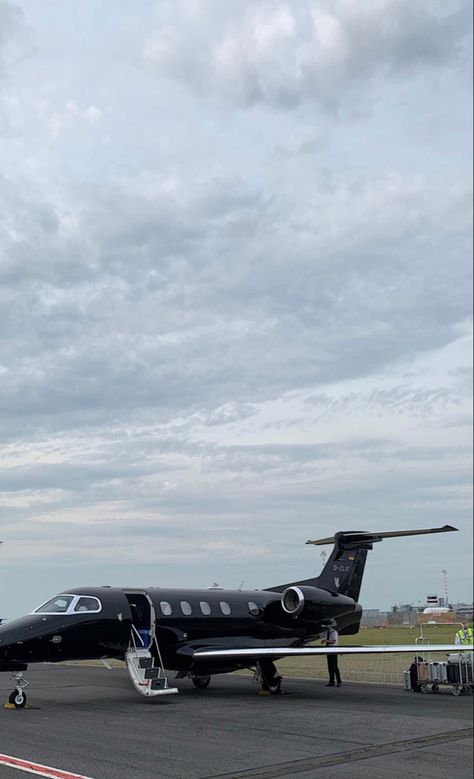 Black Private Jet, Private Jet Aesthetic, Rowan Kane The Fine Print, Jet Aesthetic, Dreamland Billionaires Series, Rowan Kane, Dreamland Billionaires, Luxury Lifestyle Couple, Dubai Vacation