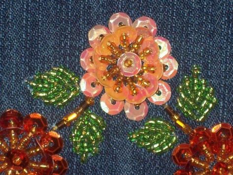 Bordados Tambour, Tambour Beading, Bargello Quilts, Embroidery With Beads, Tambour Embroidery, Beadwork Embroidery, Bead Embroidery Tutorial, Floral Embroidery Patterns, Diy And Crafts Sewing