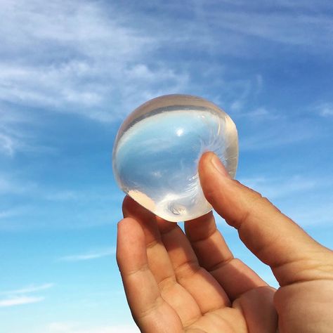 Edible Water Bottle, Water Blob, Edible Seaweed, Water Bubbles, Botol Air, Sustainable Packaging, Plastic Packaging, Plastic Bottles, Plastic Water Bottle