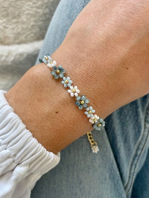 Beaded Bracelets Bracelet Fo Woman Bead Bracelet Women - Etsy Beads Weaving, Gelang Manik-manik, Pulseras Diy, Beach Necklaces, Diy Bracelet Designs, Gelang Manik, Kids Bracelets, Handmade Jewelry Tutorials, Beads Bracelet Design