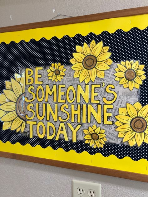 Class Notice Board Decoration Ideas, Yellow Bulletin Board Ideas, Yellow Day Theme For Preschool, School Notice Board Ideas, Yellow Day Decoration In Preschool, School Notice Board Decoration, Sunshine Bulletin Board Ideas, Sun Flower Bulletin Board Ideas, Yellow Day Board Decoration In Preschool