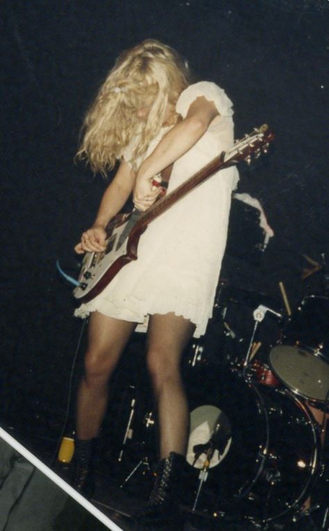 Riot Grrrl Fashion, Kat Bjelland, Where Did You Sleep Last Night, 90s Grunge Aesthetic, Chica Punk, Rockstar Aesthetic, 90s Girl, Grunge Band, Riot Grrrl