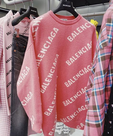 Balenciaga Sweater, Luxurious Clothes, Luxury Pieces, Rainbow Outfit, Creation Couture, Round Neck Sweaters, Fashion Design Clothes, Girls Fashion Clothes, Sweater Weather