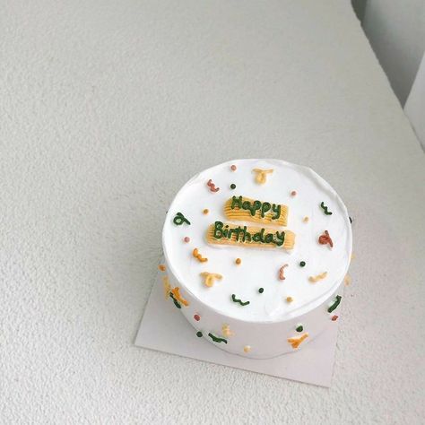 Korean Cake Aesthetic Pastel, Cake Korean Design, Korean Cake Birthday Simple, Bento Cake Ideas For Birthday, Pastel Korean Cake, Bento Cake Simple, Simple Bento Cake, Korean Cake Birthday, Korean Cake Design